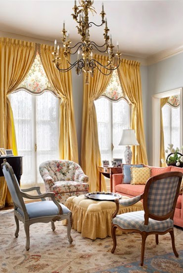На фото: парадная, изолированная гостиная комната среднего размера:: освещение в викторианском стиле с синими стенами и ковровым покрытием без телевизора с