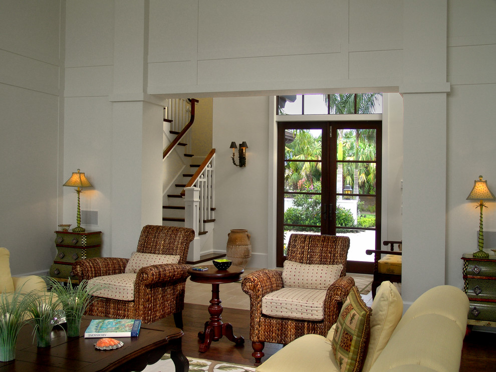 Inspiration for a traditional living room in Miami.