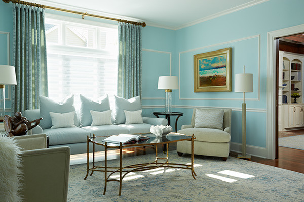 На фото: парадная, изолированная гостиная комната среднего размера в классическом стиле с синими стенами и темным паркетным полом без камина, телевизора