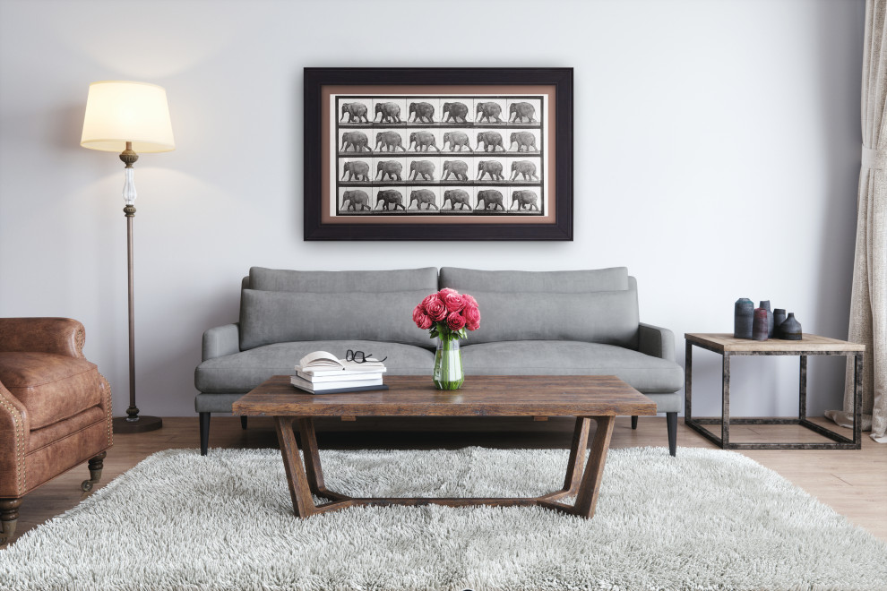 Esempio di un soggiorno stile shabby di medie dimensioni e aperto con sala formale, pareti grigie, parquet chiaro, TV nascosta e pavimento marrone