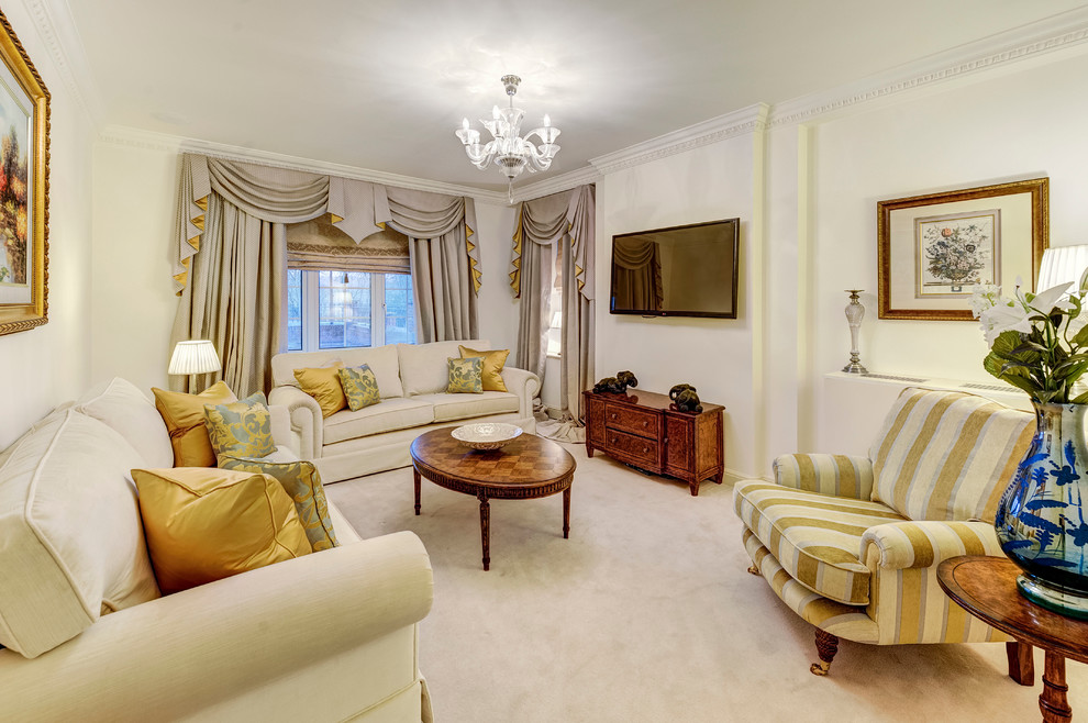 Mittelgroßes, Repräsentatives, Offenes Klassisches Wohnzimmer ohne Kamin mit weißer Wandfarbe, Teppichboden und TV-Wand in London