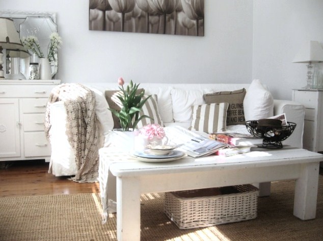 Cottage chic living room photo in Sydney