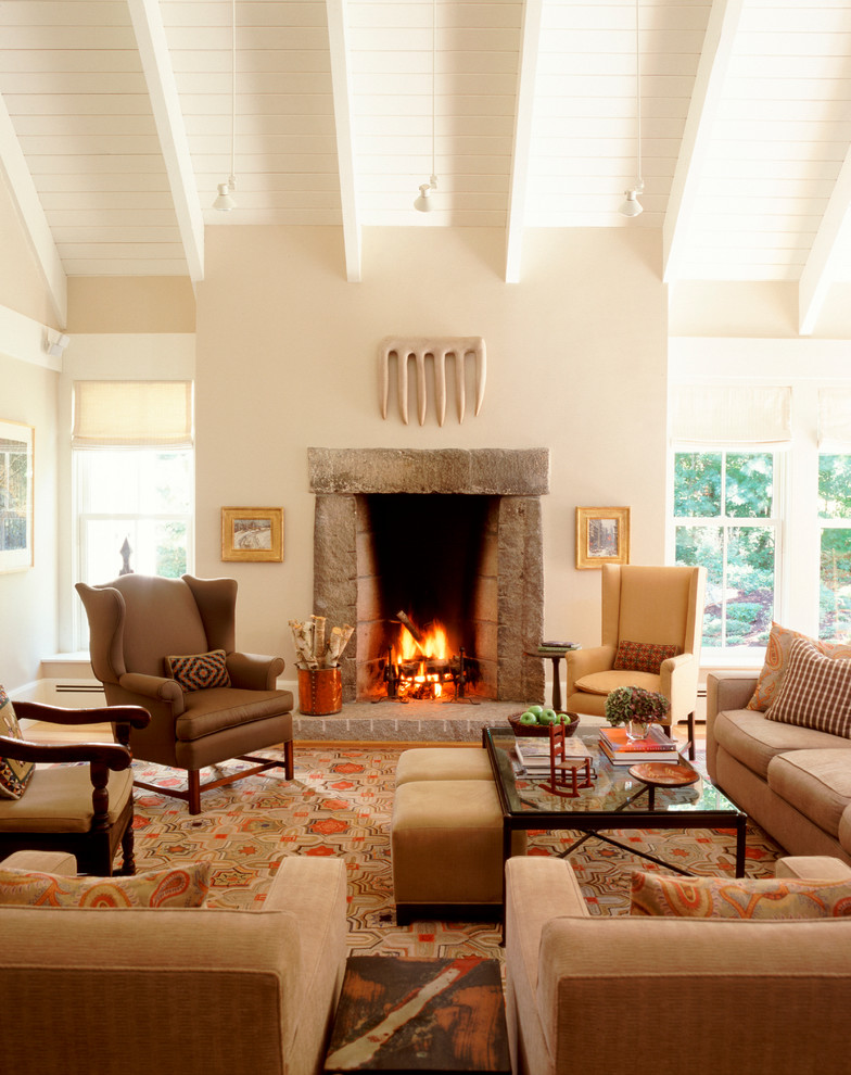 Exemple d'un grand salon chic avec un mur beige et aucun téléviseur.