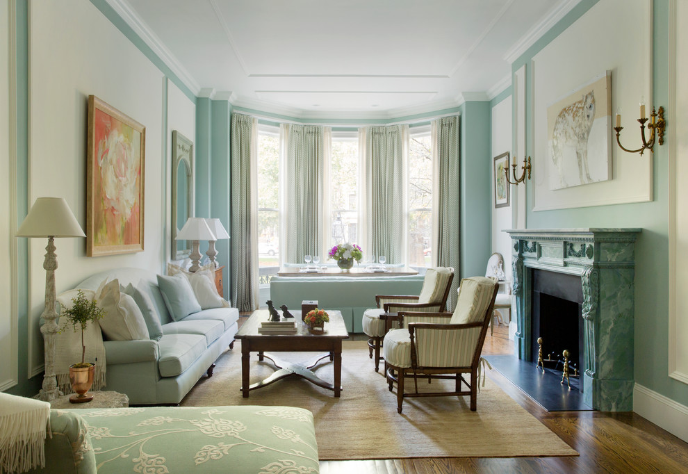 Immagine di un grande soggiorno tradizionale con pareti blu