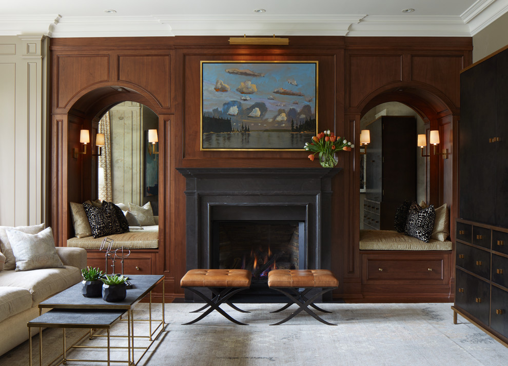 Идея дизайна: гостиная комната среднего размера в классическом стиле с скрытым телевизором