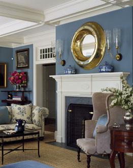 Example of a classic living room design in Bridgeport