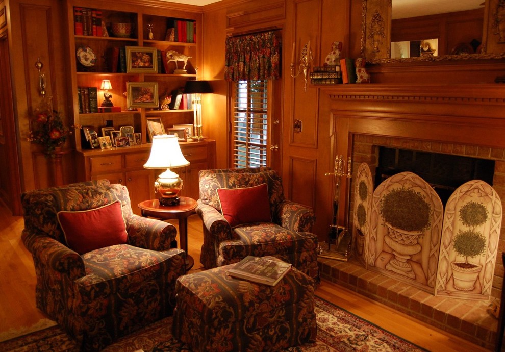 Photo of a classic living room in Other with a reading nook.