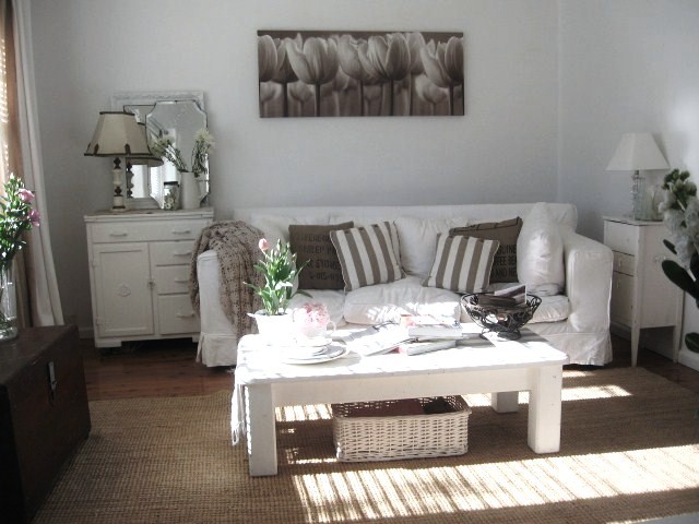 Elegant living room photo in Sydney