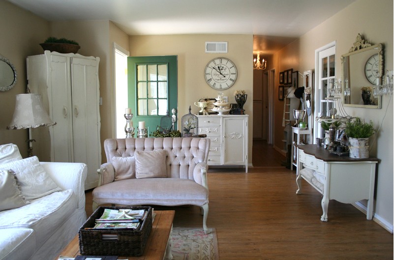 Inspiration for a shabby-chic style living room remodel in Other
