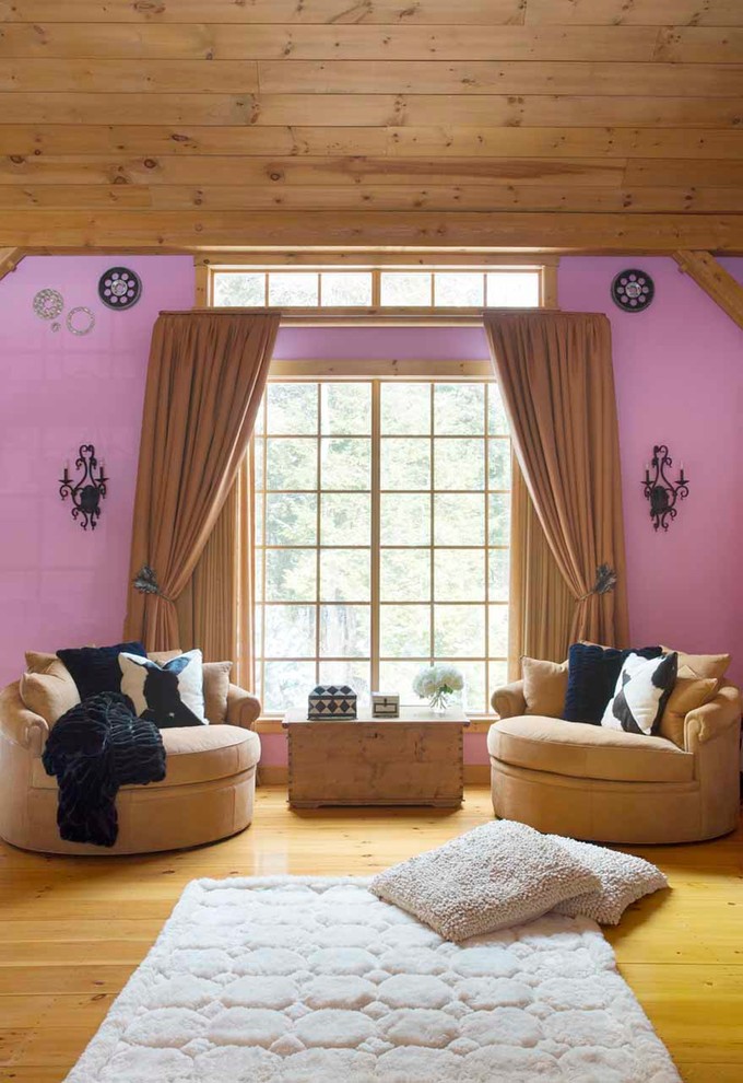 Источник вдохновения для домашнего уюта: гостиная комната в классическом стиле с розовыми стенами без камина, телевизора