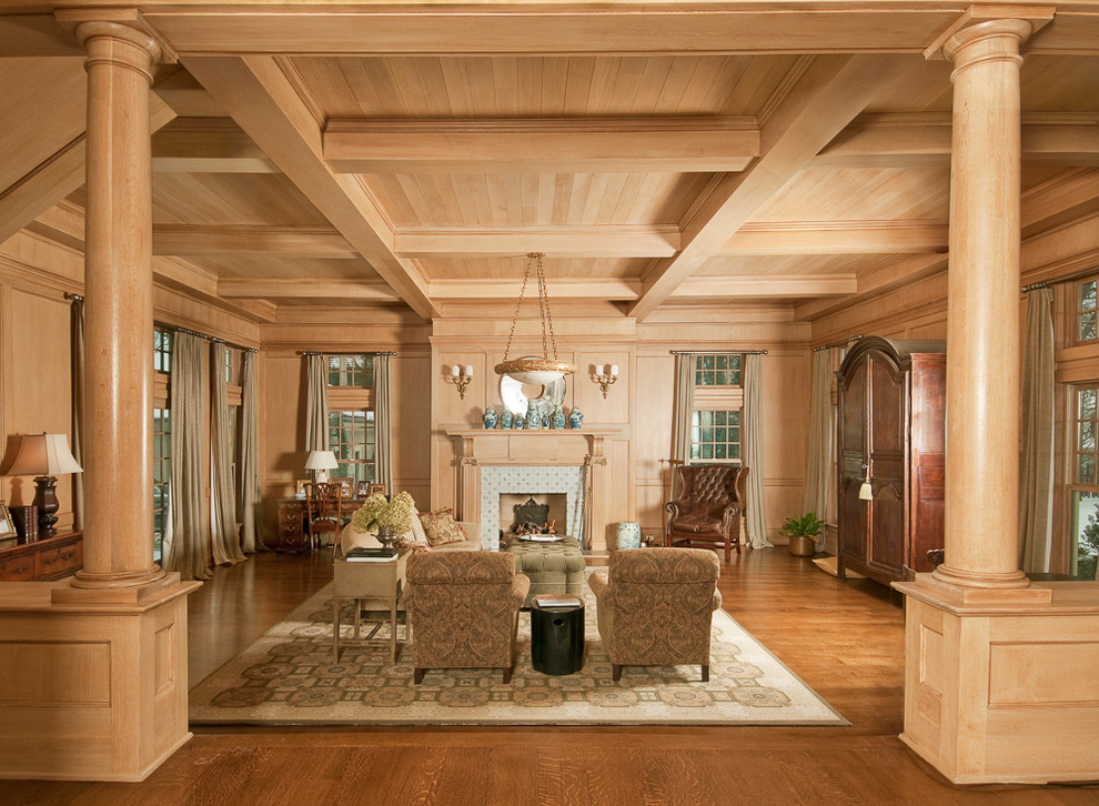 Imagen de salón para visitas cerrado clásico con suelo de madera en tonos medios y todas las chimeneas