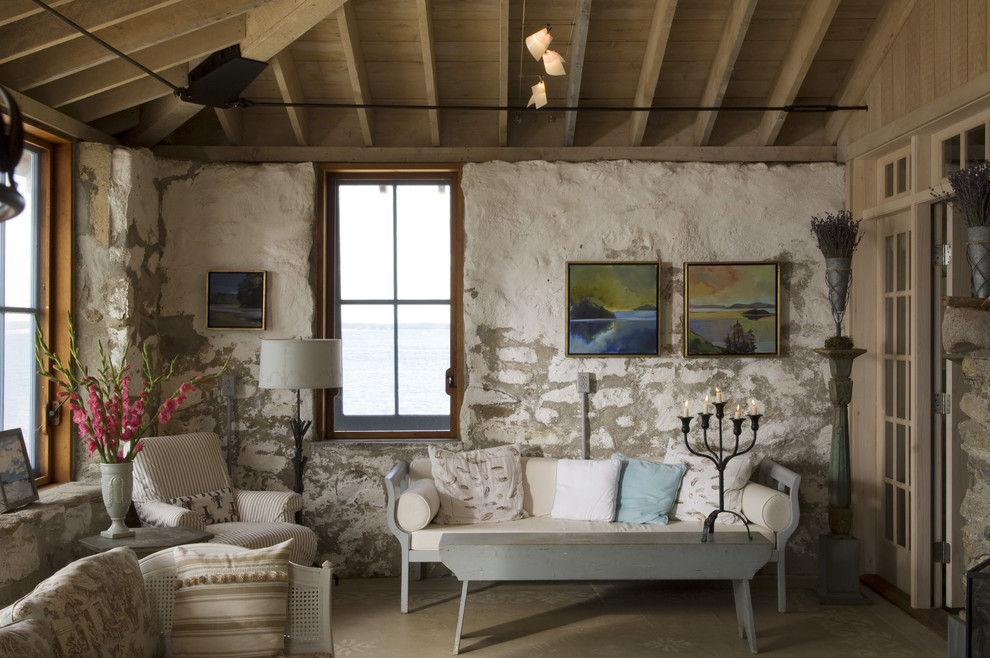 Inspiration for a small cottage living room remodel in Portland Maine