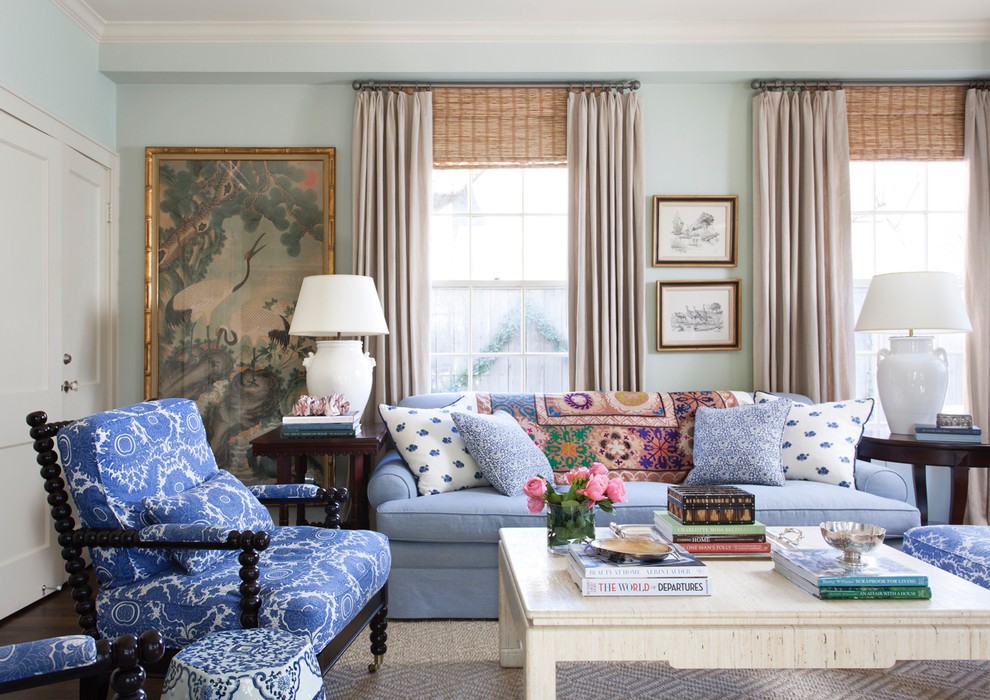 Immagine di un soggiorno chic con pareti blu