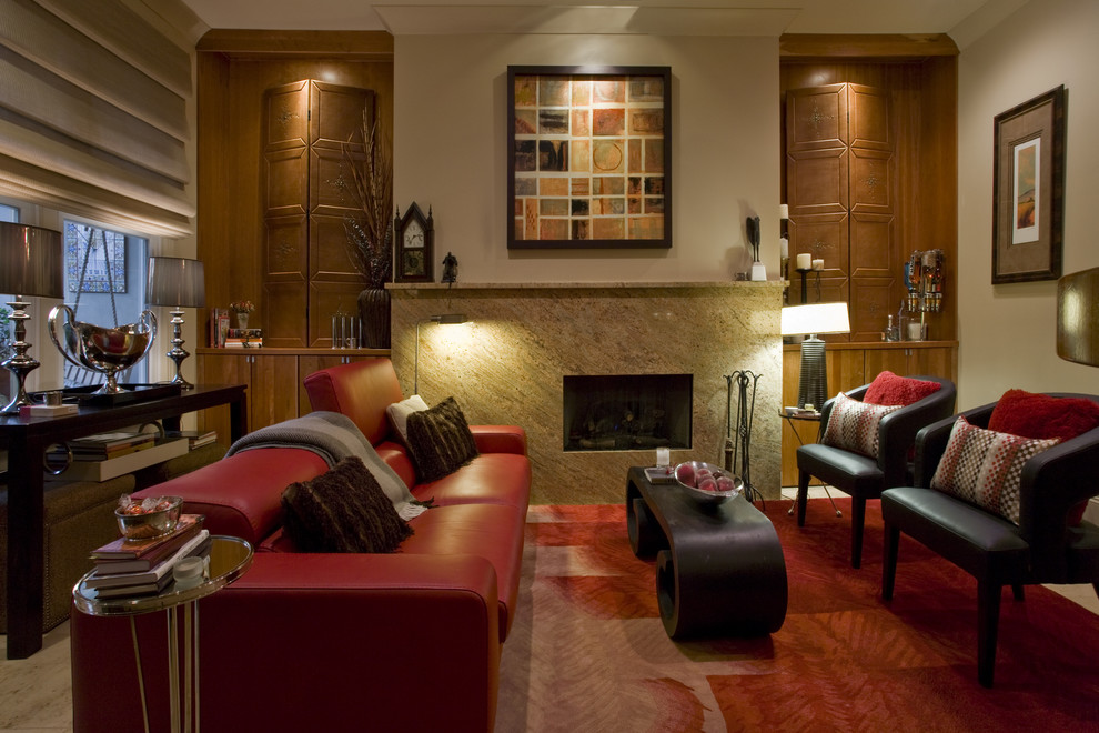 Пример оригинального дизайна: изолированная гостиная комната в классическом стиле с бежевыми стенами