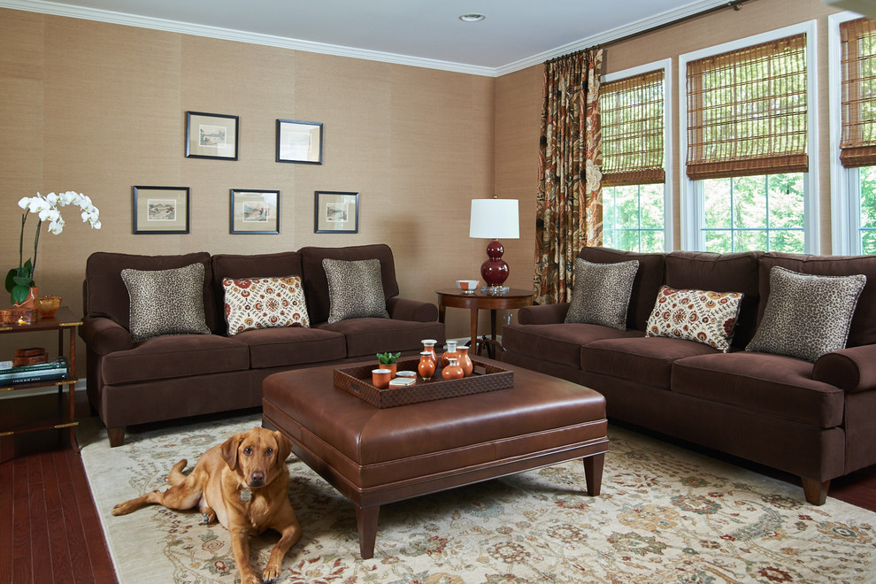 Idee per un soggiorno classico con sala formale e pareti beige