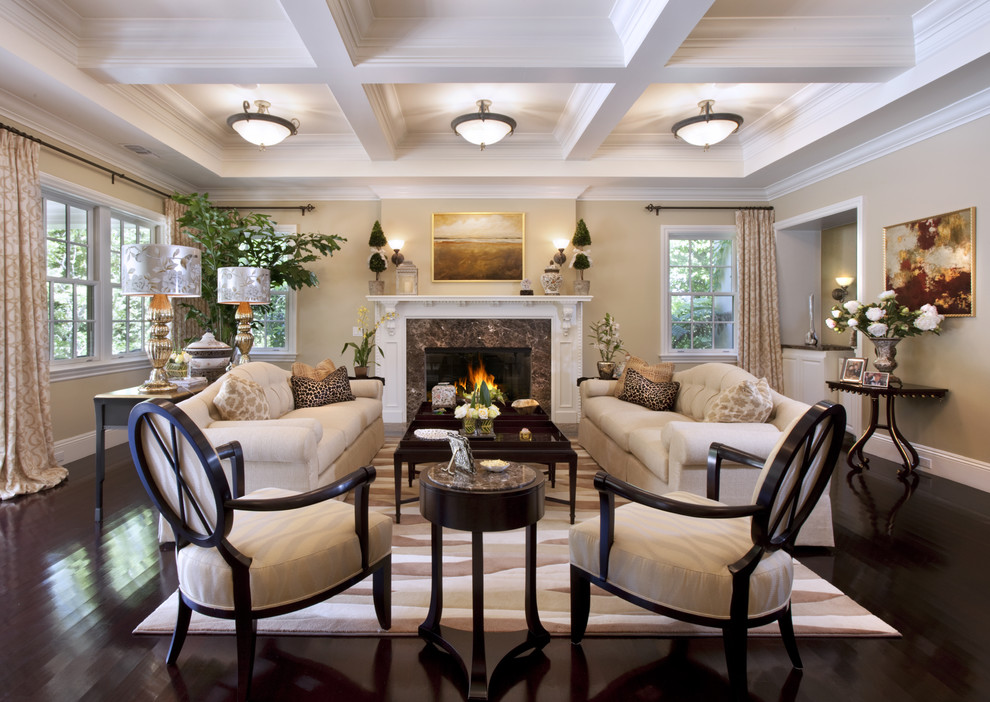 Design ideas for a traditional living room in Los Angeles.