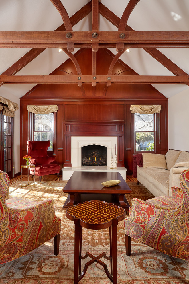 Diseño de salón clásico sin televisor con paredes beige, suelo de madera clara, todas las chimeneas y marco de chimenea de yeso