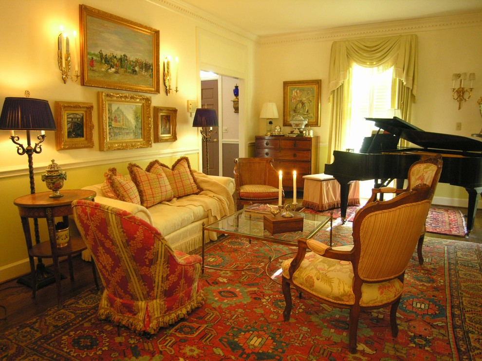 This is an example of a traditional living room in Nashville.