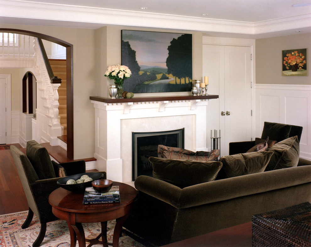 На фото: гостиная комната в классическом стиле
