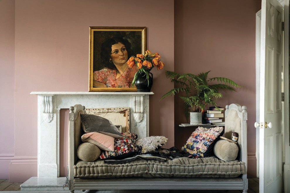 Свежая идея для дизайна: гостиная комната в классическом стиле - отличное фото интерьера