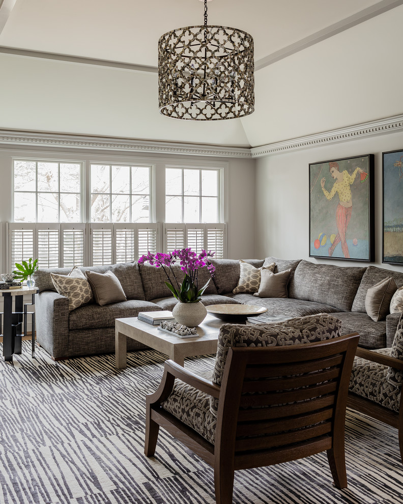 Ispirazione per un soggiorno tradizionale chiuso con pareti grigie e pavimento multicolore