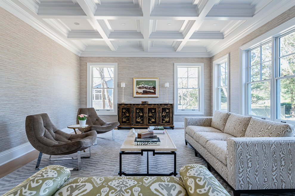 Diseño de salón para visitas cerrado clásico renovado con paredes grises, suelo de madera en tonos medios y suelo marrón