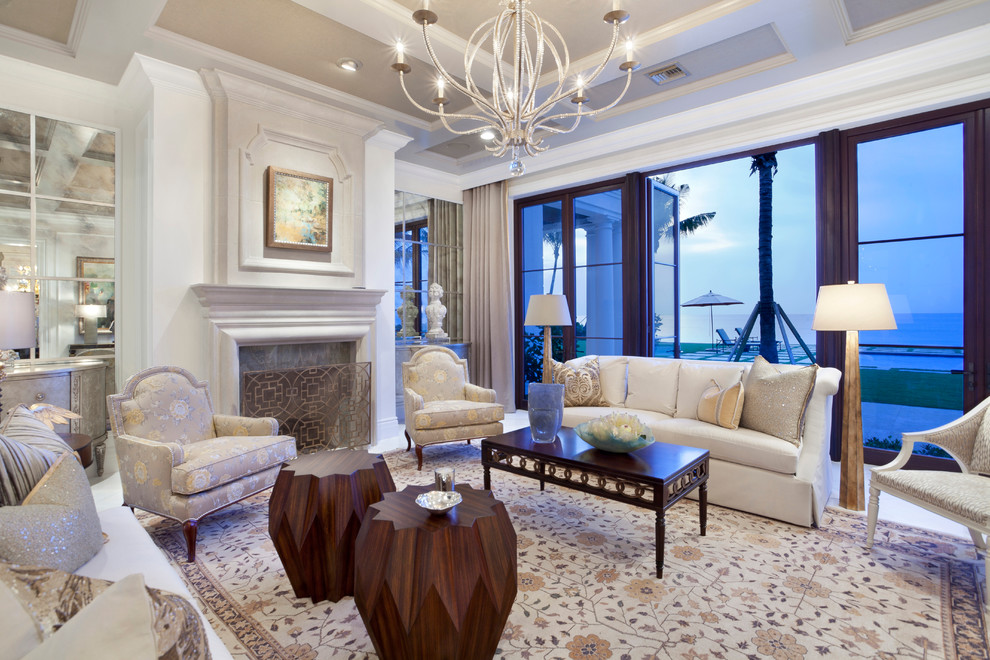 Стильный дизайн: огромная парадная, открытая гостиная комната в стиле неоклассика (современная классика) с белыми стенами, стандартным камином и фасадом камина из камня без телевизора - последний тренд