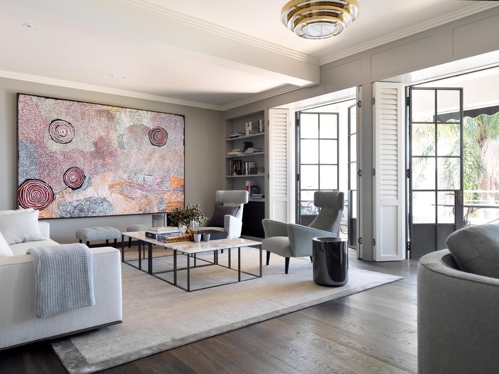 Großes, Repräsentatives, Offenes Klassisches Wohnzimmer mit grauer Wandfarbe, dunklem Holzboden und braunem Boden in Sydney