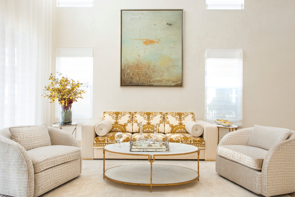 Repräsentatives, Fernseherloses, Offenes, Großes Klassisches Wohnzimmer ohne Kamin mit beiger Wandfarbe in Miami