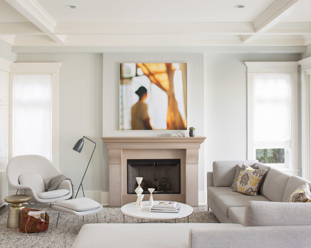 Repräsentatives Klassisches Wohnzimmer mit grauer Wandfarbe und Kamin in Vancouver