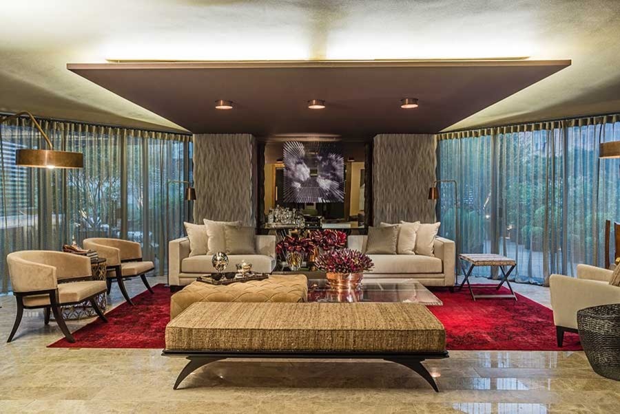 Großes Klassisches Wohnzimmer mit Hausbar, grauer Wandfarbe und Marmorboden in Miami