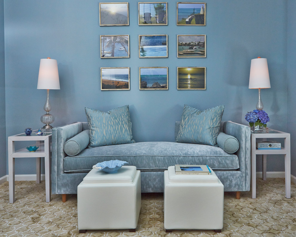 Exempel på ett mellanstort klassiskt separat vardagsrum, med blå väggar och heltäckningsmatta