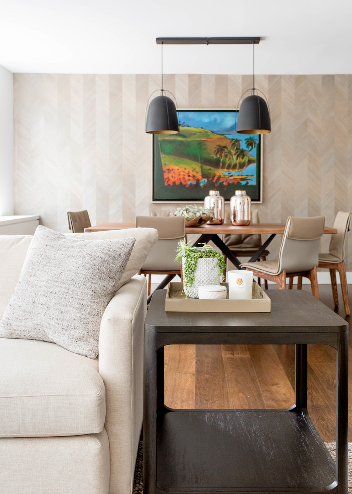 Пример оригинального дизайна: открытая гостиная комната среднего размера в стиле модернизм с бежевыми стенами, темным паркетным полом, телевизором на стене и коричневым полом без камина