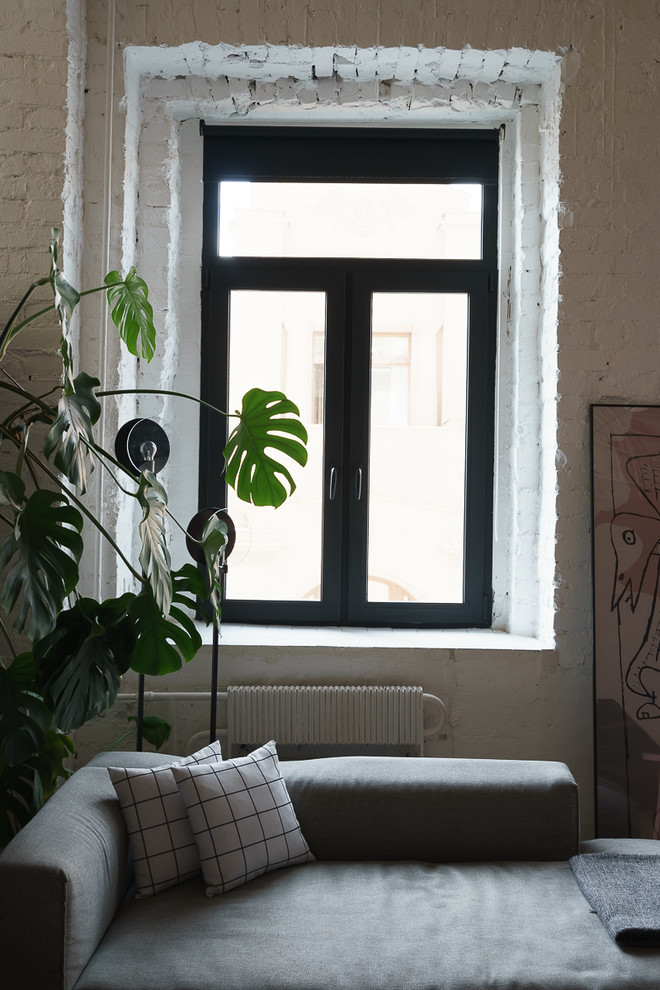 Imagen de salón tipo loft nórdico sin televisor con paredes negras, suelo de cemento y suelo beige
