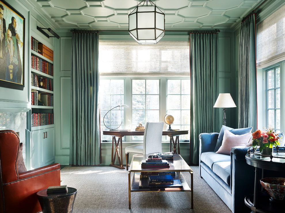 На фото: гостиная комната в стиле неоклассика (современная классика) с с книжными шкафами и полками, зелеными стенами и стандартным камином с
