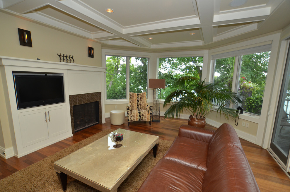 Inspiration for a transitional living room remodel in Milwaukee