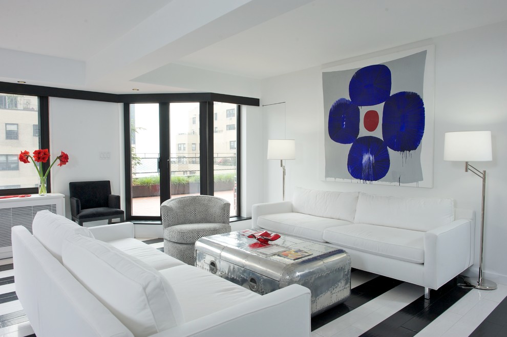 Идея дизайна: парадная, открытая гостиная комната среднего размера в современном стиле с белыми стенами, деревянным полом и разноцветным полом без камина, телевизора