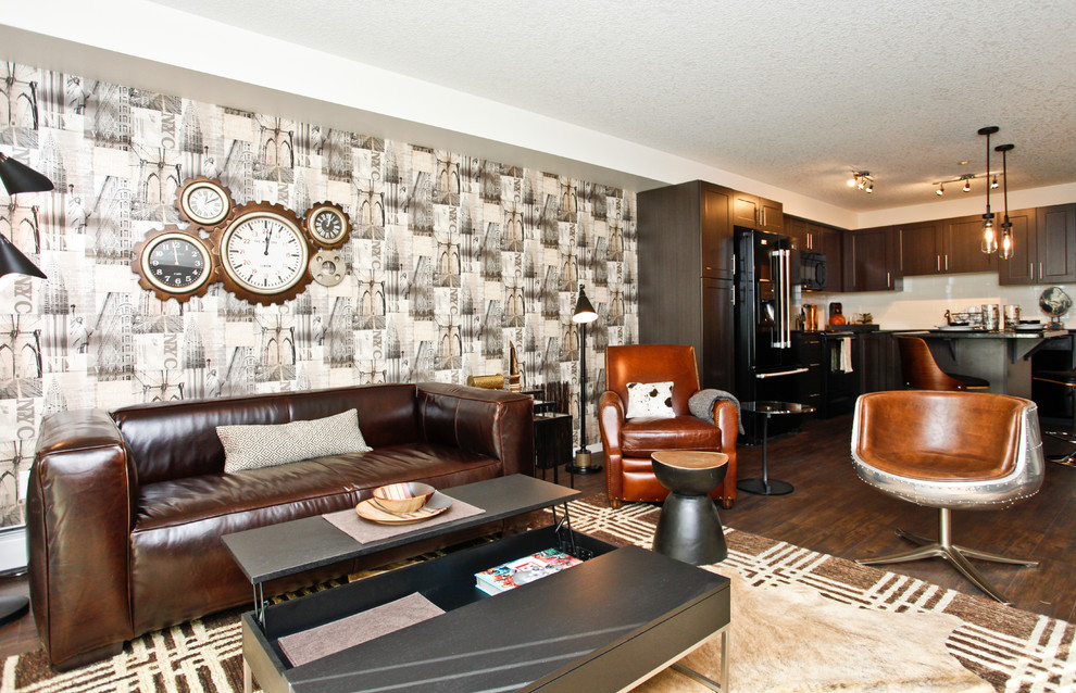 Immagine di un soggiorno tradizionale aperto con pareti beige, moquette, nessun camino e TV a parete