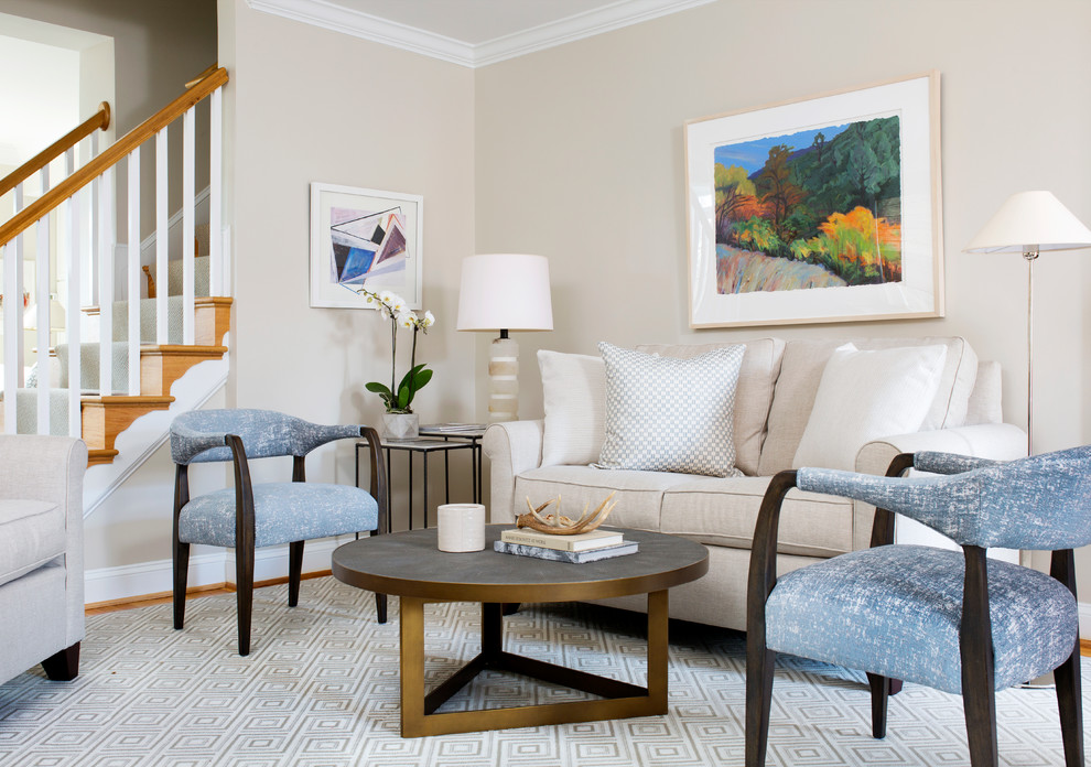 Mittelgroßes, Repräsentatives, Abgetrenntes Klassisches Wohnzimmer mit beiger Wandfarbe und Teppichboden in Washington, D.C.