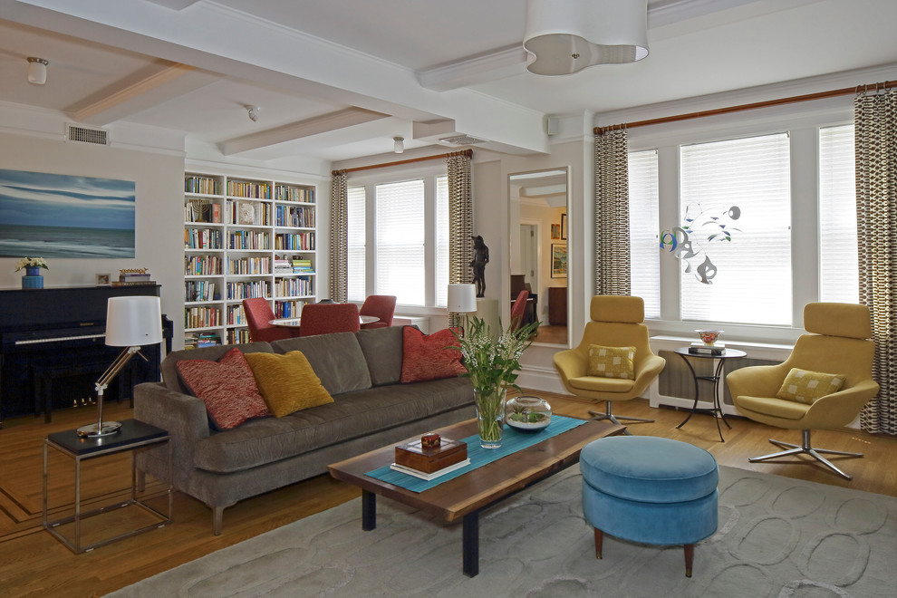Свежая идея для дизайна: гостиная комната:: освещение в современном стиле - отличное фото интерьера
