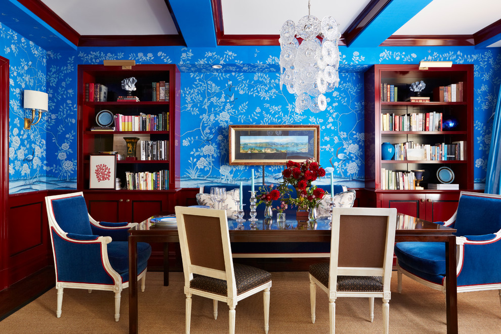 Ispirazione per una grande sala da pranzo eclettica con pareti blu, moquette e pavimento beige
