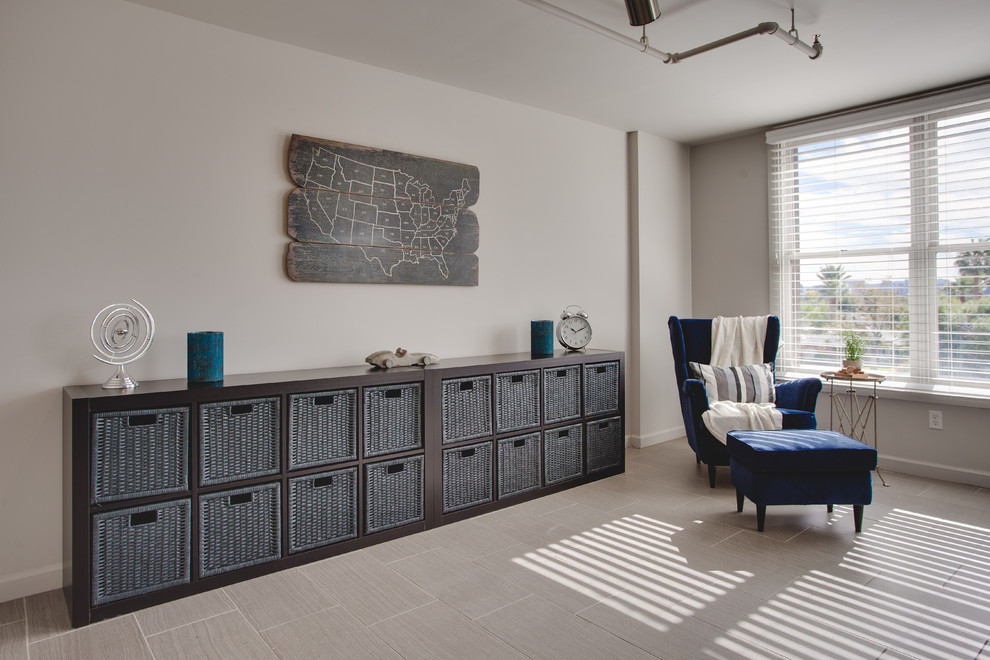 Ispirazione per un piccolo soggiorno minimalista aperto con pareti multicolore e pavimento in gres porcellanato