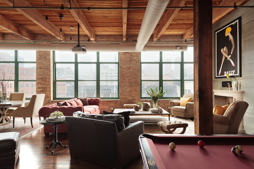 Industrial Billardzimmer mit grauer Wandfarbe, dunklem Holzboden, Kamin und braunem Boden in Denver