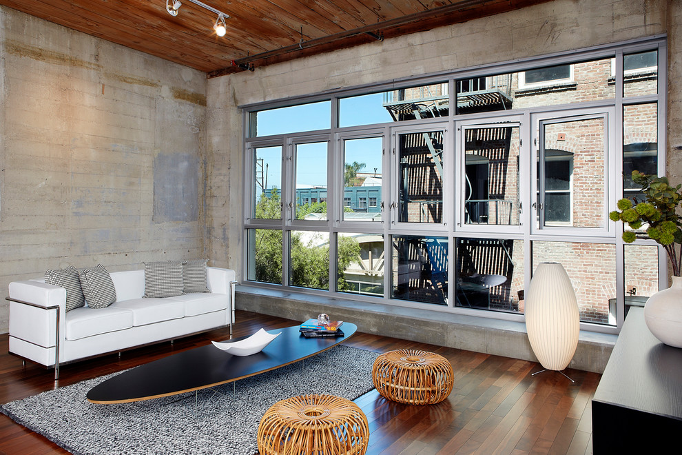 Industrial Wohnzimmer mit grauer Wandfarbe in Los Angeles