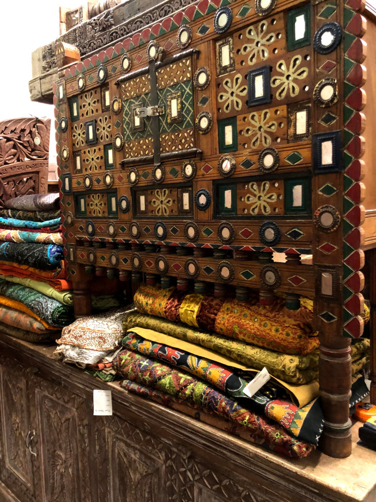 Vaastu Interior For Good Family Life Farmhouse Living Room Miami