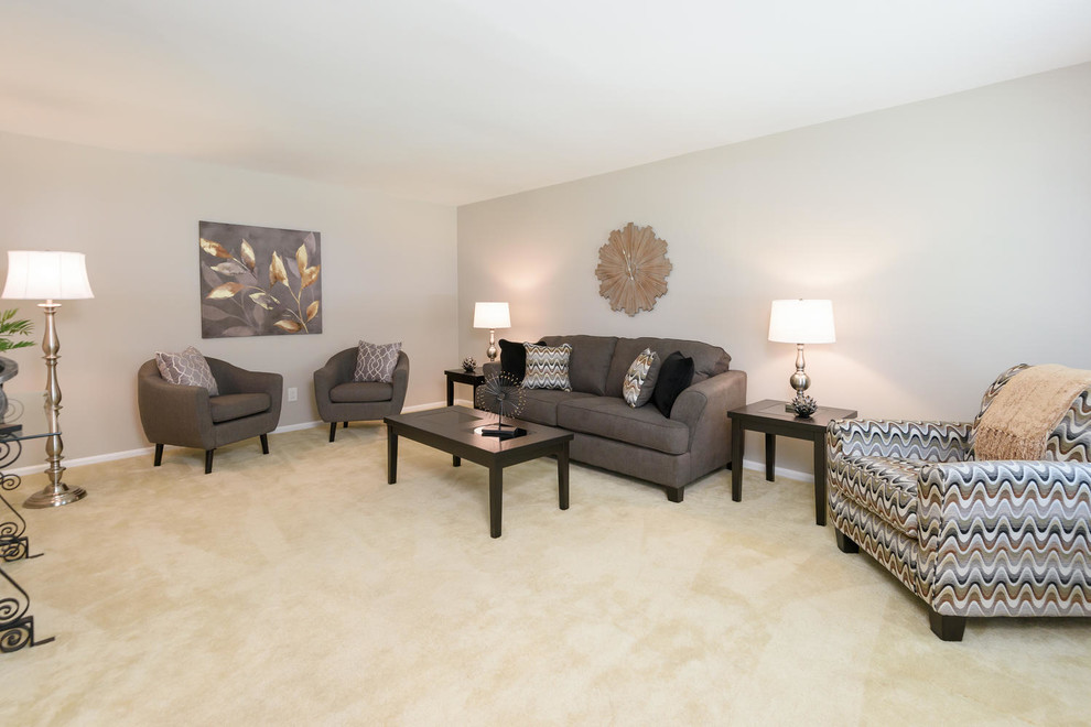 Esempio di un soggiorno tradizionale di medie dimensioni con sala formale, pareti grigie, moquette e pavimento bianco