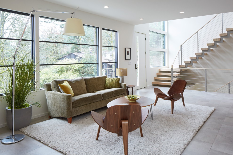 Modernes Wohnzimmer mit Eckkamin in Portland