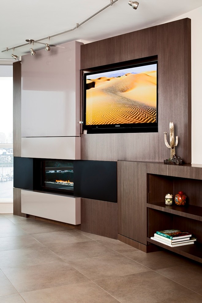 Foto de salón abierto moderno pequeño con suelo de baldosas de cerámica, chimenea lineal y televisor retractable
