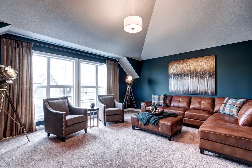 Стильный дизайн: большая парадная, изолированная гостиная комната в современном стиле с ковровым покрытием и синими стенами без камина, телевизора - последний тренд