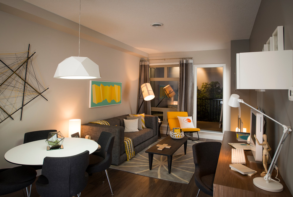 Offenes Modernes Wohnzimmer mit grauer Wandfarbe in Calgary